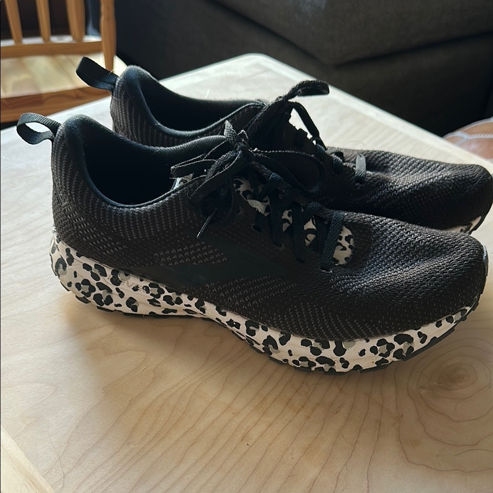 Brooks Black Sneakers with Patterned Sole